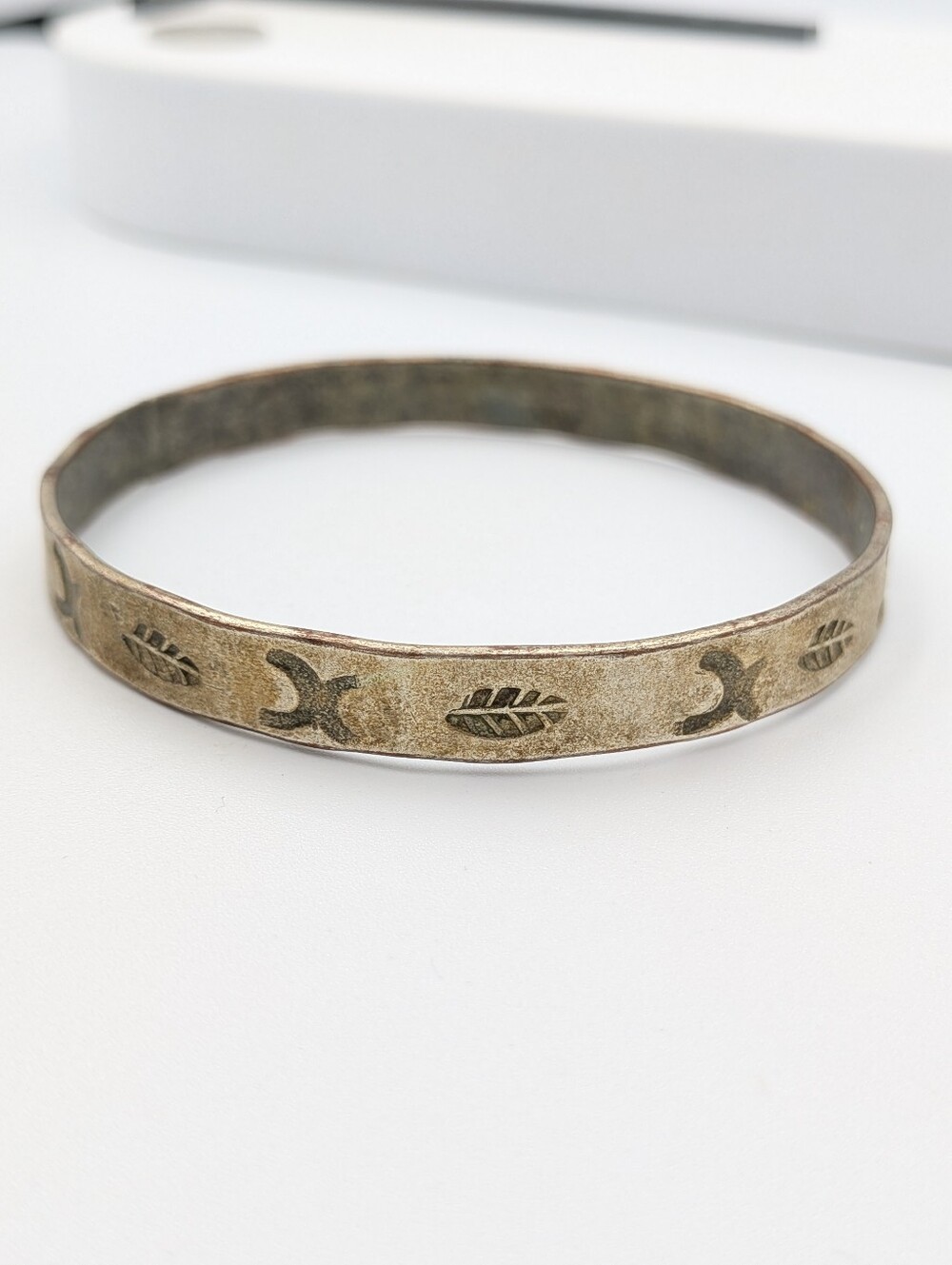 Vintage unknown metal (not magnetic) hand crafted engraved bangle bracelet
